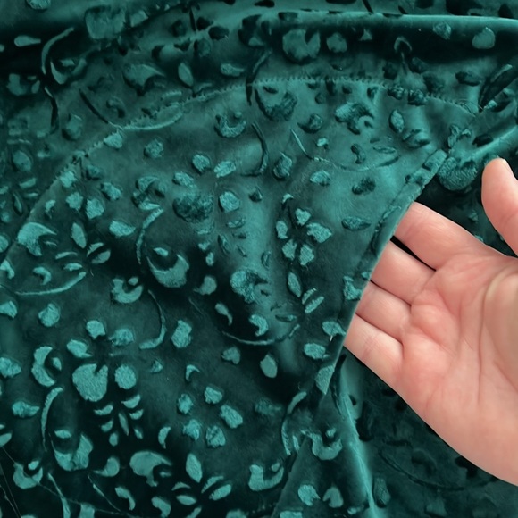 NWT Cabernet Woman Evergreen Embossed Velvet Zip Up Robe 3X - Picture 3 of 6